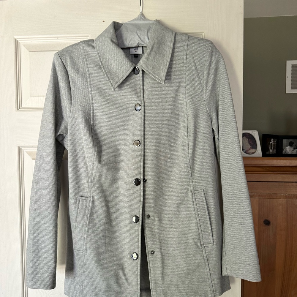 Never worn perfect condition blazer from Cabi. Stretchy material